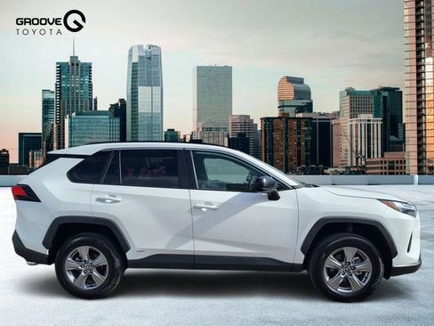 Used 2025 Toyota RAV4 LE image 7