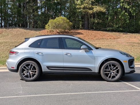 Certified 2025 Porsche Macan AWD/4WD image 23