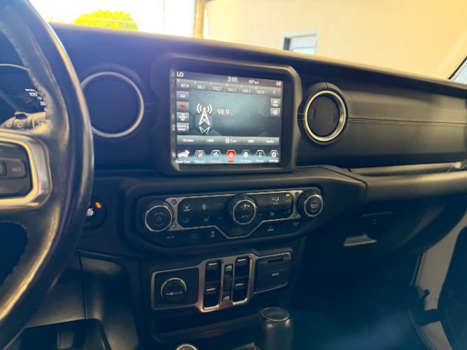 Used 2023 Jeep Wrangler Unlimited Sahara w/ Cold Weather Group AWD/4WD image 15