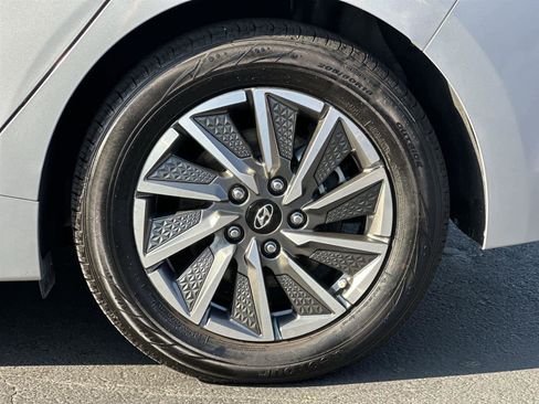 Used 2020 Hyundai Ioniq Limited image 8