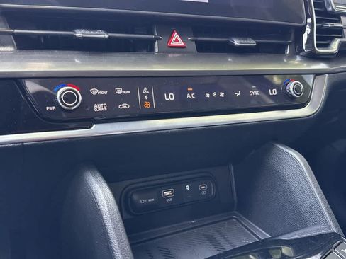 Certified 2025 Kia Sportage EX FWD image 20