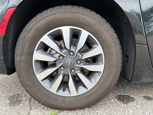 Used 2024 Chrysler Pacifica Limited FWD image 26