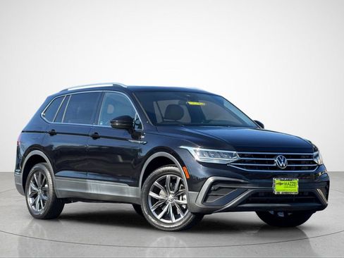 Used 2022 Volkswagen Tiguan SE image 2