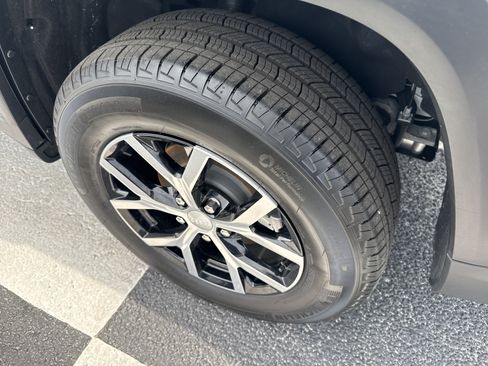 Used 2025 Jeep Grand Cherokee Limited RWD image 9