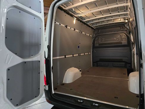 Used 2025 Mercedes-Benz Sprinter 2500 image 18