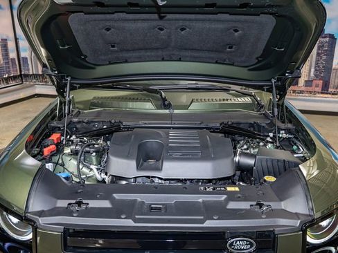New 2026 Land Rover Defender 130 X-Dynamic SE image 5