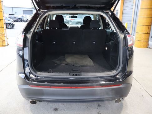Used 2017 Ford Edge SE image 13