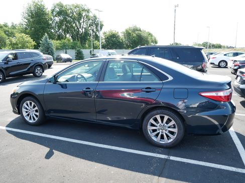 Used 2017 Toyota Camry XLE w/ Moonroof Package FWD image 2