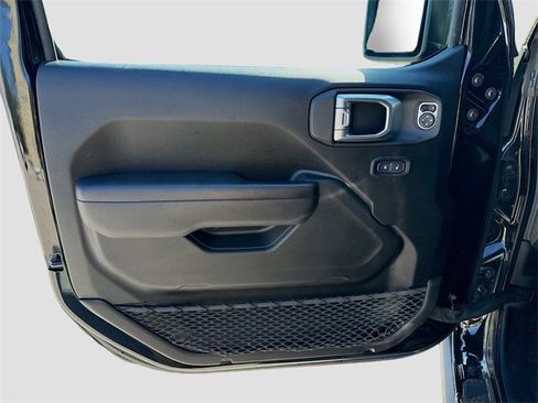 Used 2022 Jeep Wrangler Unlimited Rubicon w/ LED Lighting Group image 21