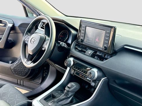 Used 2021 Toyota RAV4 XLE image 5