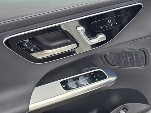 Used 2025 Mercedes-Benz GLC 300 4MATIC image 22