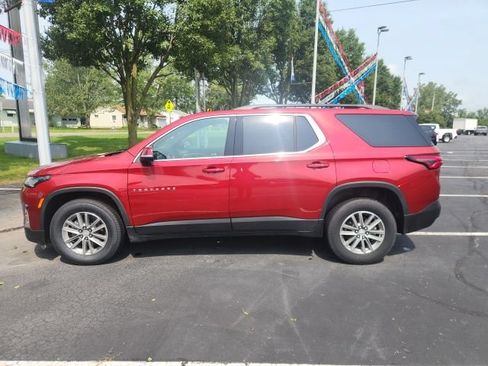 Used 2023 Chevrolet Traverse LT FWD image 1