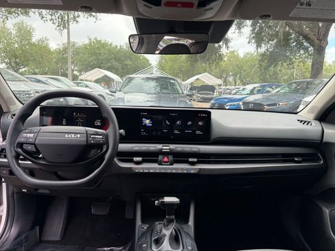 Used 2025 Kia K4 LXS image 31