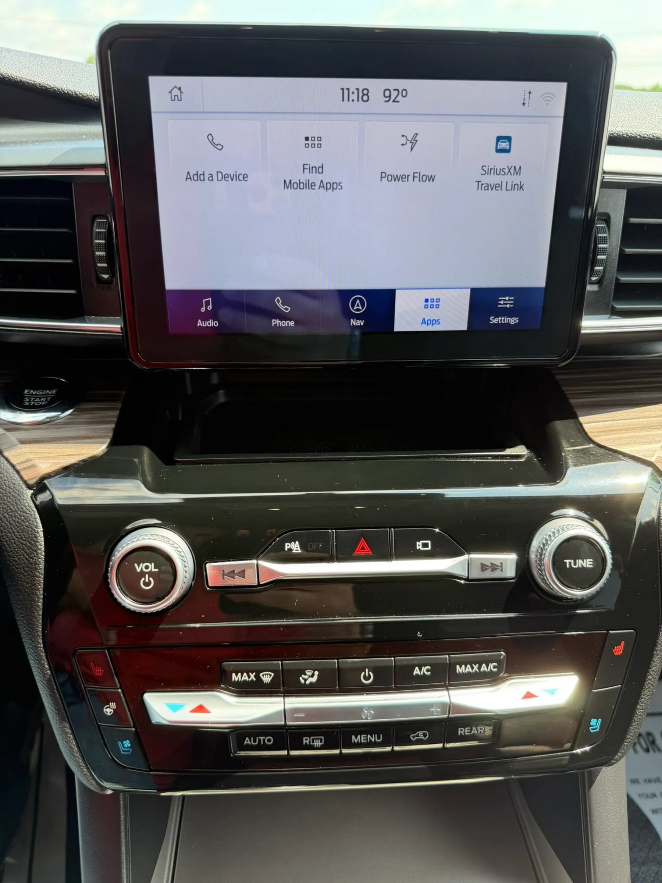 Used 2022 Ford Explorer Limited w/ Hybrid Equipment Group 310A RWD image 9