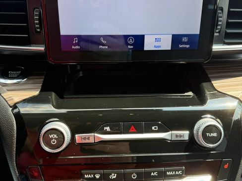 Used 2022 Ford Explorer Limited w/ Hybrid Equipment Group 310A RWD image 9