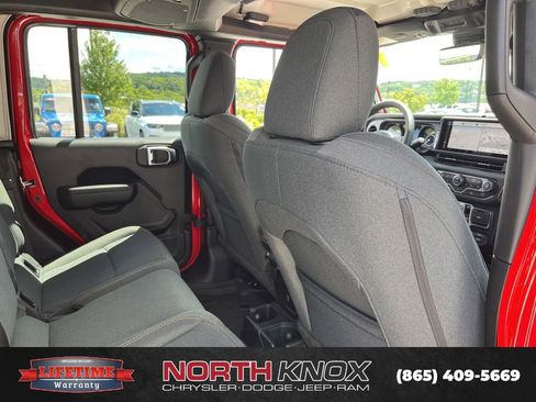 New 2025 Jeep Gladiator Sport image 25