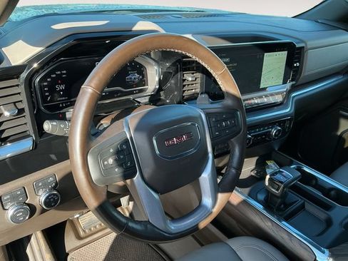 Used 2025 GMC Sierra 1500 SLT w/ SLT Convenience Package AWD/4WD image 9
