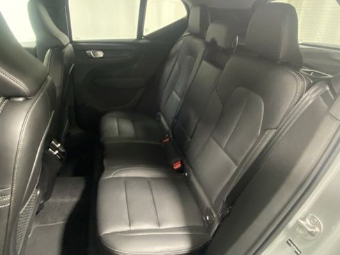 Used 2025 Volvo XC40 B5 Core image 14