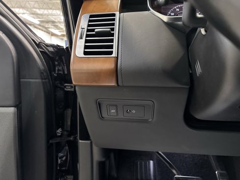 Used 2018 Land Rover Range Rover Autobiography image 16