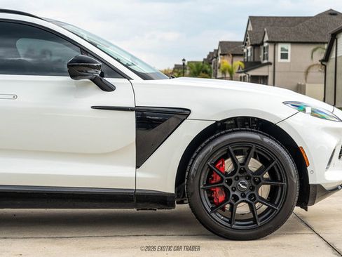 Used 2021 Aston Martin DBX image 11