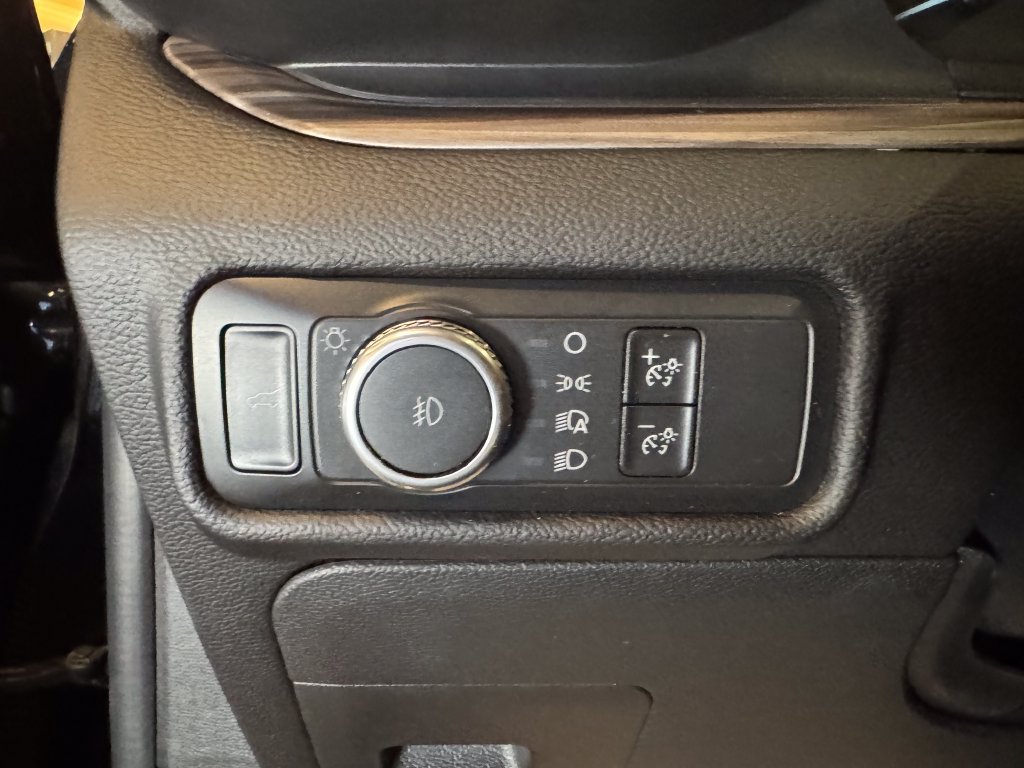 Used 2021 Ford Explorer Limited w/ Equipment Group 301A AWD/4WD image 18