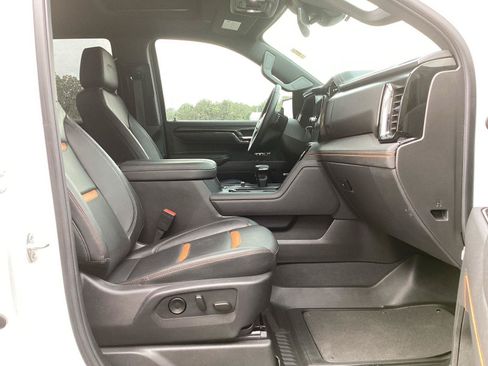 Used 2025 GMC Sierra 1500 AT4 w/ AT4 Premium Package AWD/4WD image 6