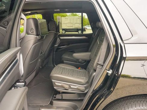 New 2026 Cadillac Escalade V AWD/4WD image 11