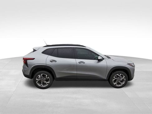 Used 2025 Chevrolet Trax LT w/ Driver Confidence Package FWD image 5