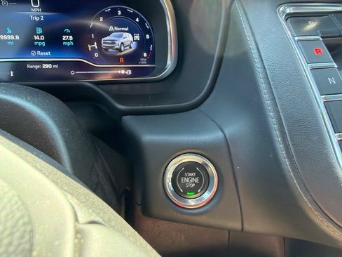 Used 2023 Chevrolet Tahoe Z71 w/ Luxury Package AWD/4WD image 27