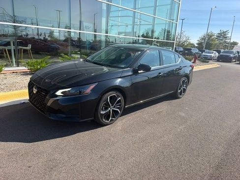 Used 2024 Nissan Altima 2.5 SR FWD image 18