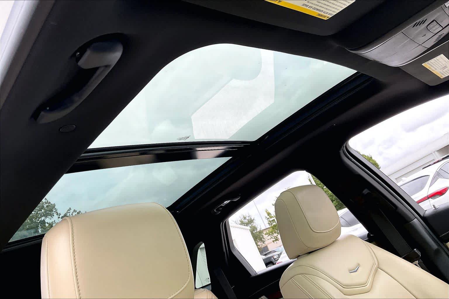 Used 2018 Cadillac XT5 Luxury w/ Driver Awareness Package FWD image 14