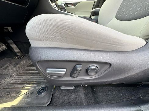 Used 2021 Toyota RAV4 XLE w/ Convenience Package image 13