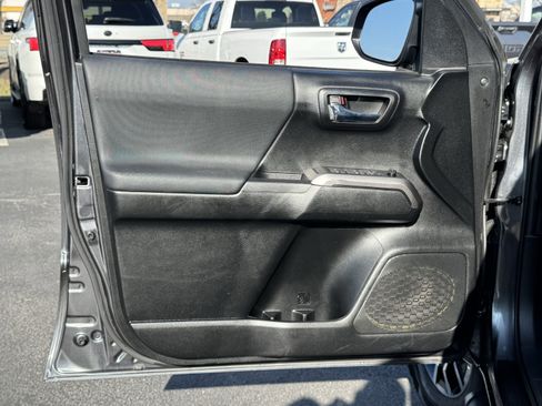 Used 2021 Toyota Tacoma TRD Sport image 23