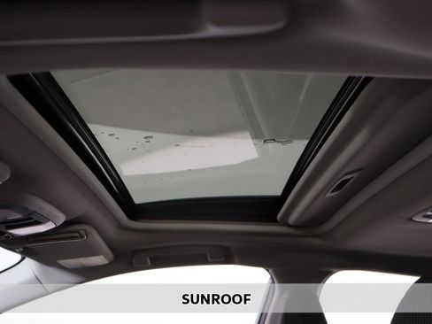 Used 2024 Subaru Crosstrek 2.0i Premium image 3