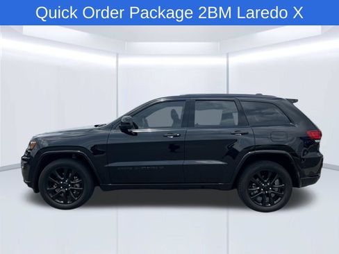 Used 2022 Jeep Grand Cherokee Laredo X RWD image 4
