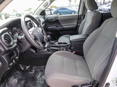 Certified 2017 Toyota Tacoma SR w/ Tow Package AWD/4WD image 17