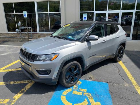 Used 2021 Jeep Compass Latitude AWD/4WD image 2