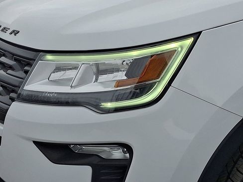 Certified 2018 Ford Explorer XLT w/ Equipment Group 202A image 9