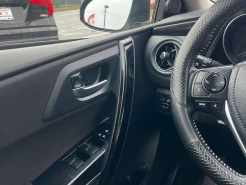 Used 2018 Toyota Corolla iM image 19