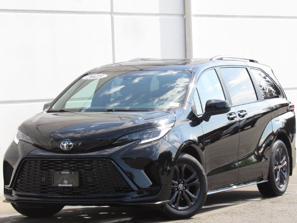Used 2025 Toyota Sienna XSE AWD/4WD image 1