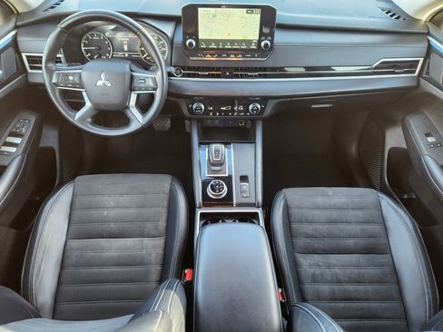 Used 2024 Mitsubishi Outlander SE image 19