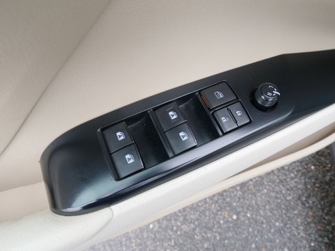 Used 2018 Toyota Camry LE image 18