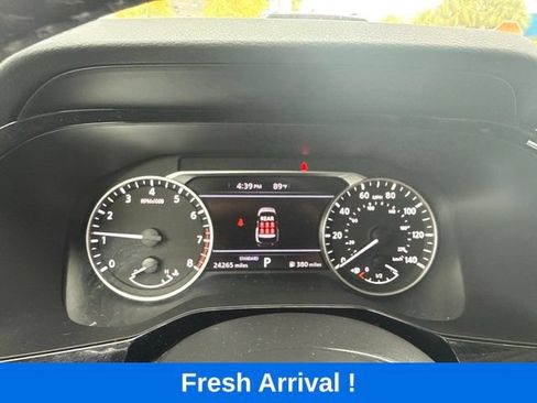Used 2025 Nissan Pathfinder SV FWD image 5