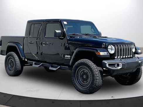 Used 2023 Jeep Gladiator Overland AWD/4WD image 2