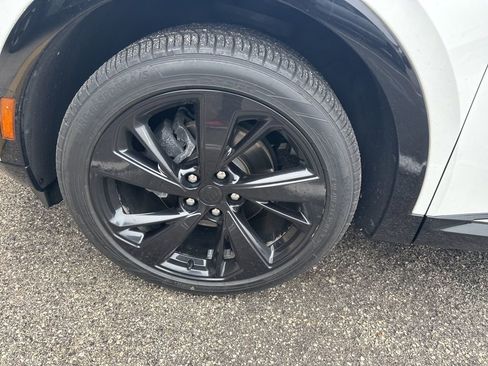 Used 2021 Buick Envision Essence w/ Sport Touring Package image 3