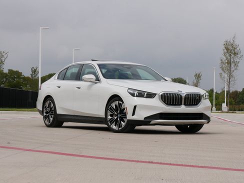 Used 2026 BMW i5 eDrive40 AWD/4WD image 2