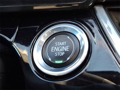 Certified 2024 Chevrolet Trax RS w/ Sunroof Package image 23