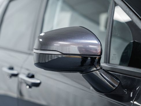 Used 2024 Kia Carnival LX image 10