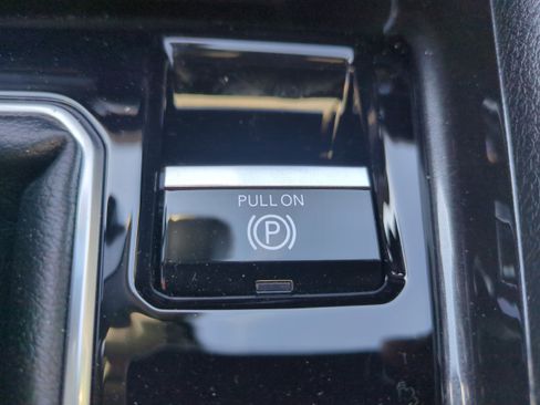 Used 2024 Jeep Compass Latitude image 23