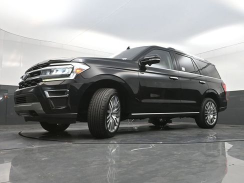 Used 2023 Ford Expedition Limited AWD/4WD image 30